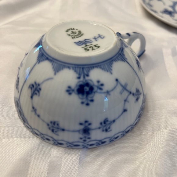 Antique 1955 Royal
Copenhagen China teacup and saucer - Picture 7 of 7